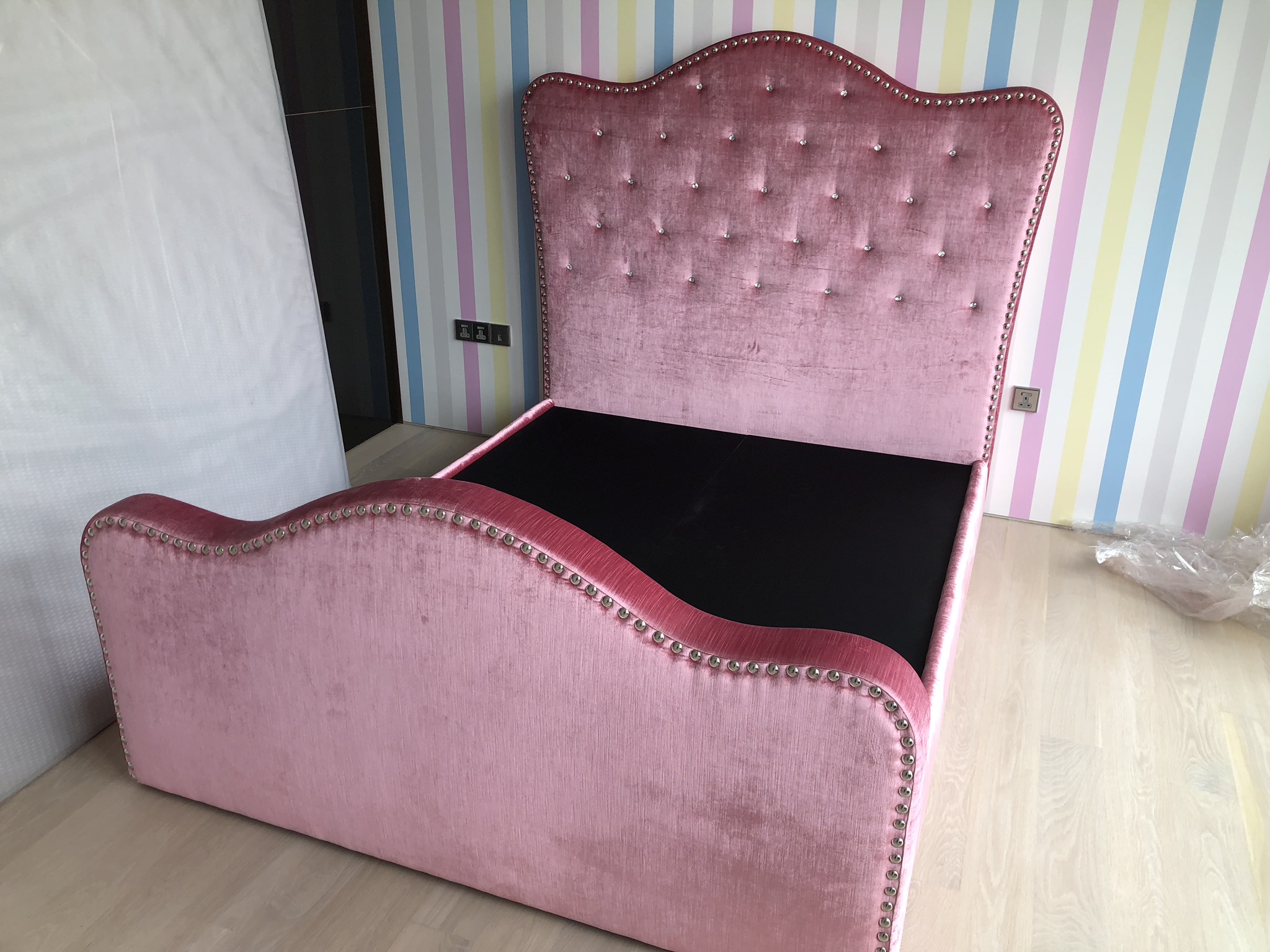 Selected upholstery and custom furniture project by Ho Soon Lee Sofa Maker – 10